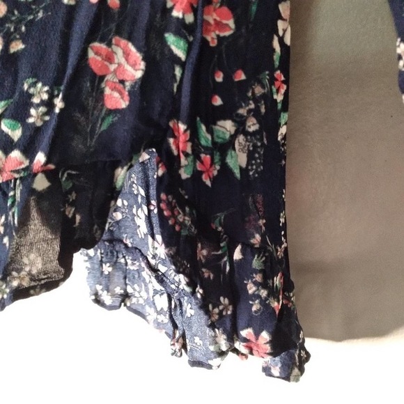 GAP Top Navy Blue Floral Ruffle Lightweight Small - Picture 8 of 9